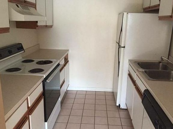 2nd image of 1005 Houston Acres