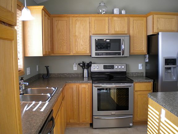 3rd image of 905 Wendover St NE