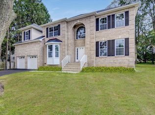 4 Tall Oaks Ct, Marlboro, NJ 07746