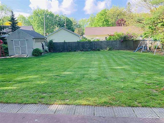 3rd image of 3201 Woodland Ct
