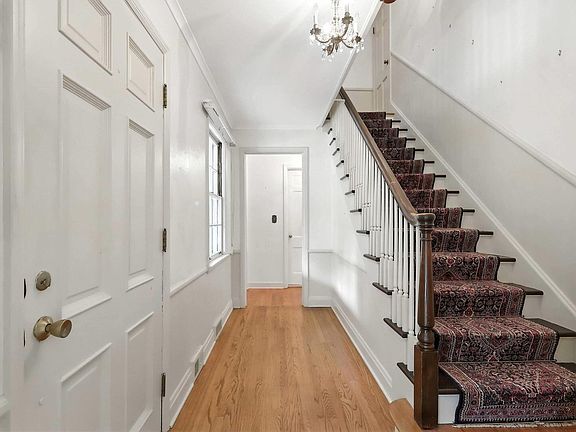 3rd image of 1928 Fernwood Ave