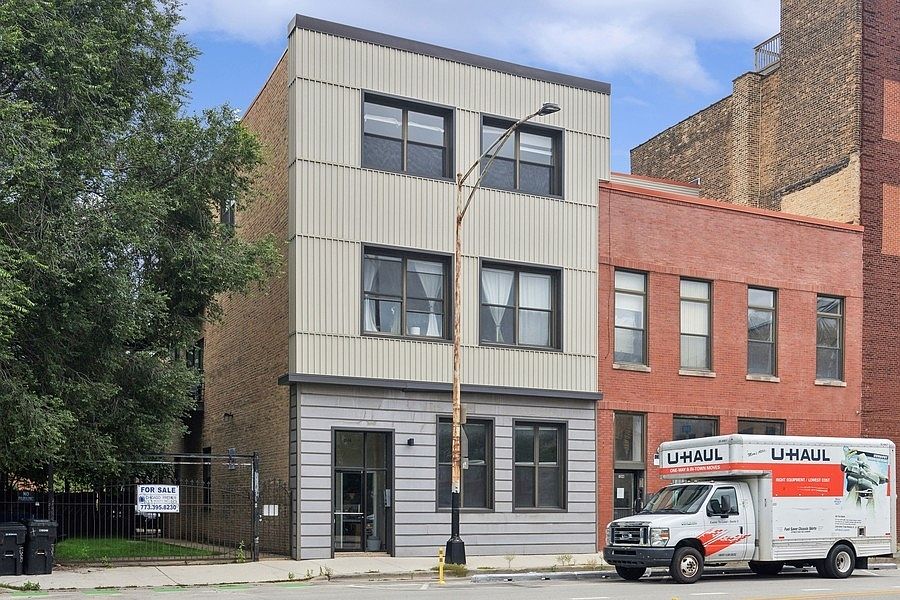 1st image of 1346 W Augusta Blvd #1