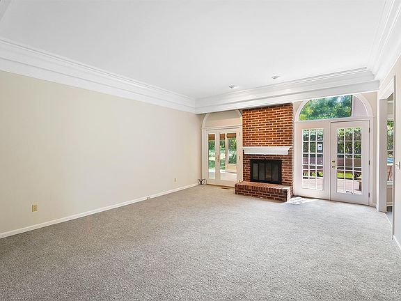 3rd image of 6928 Fox Hill Ln