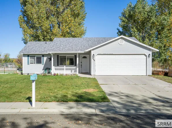 566 W Dalling Dr, Sugar City, ID 83448