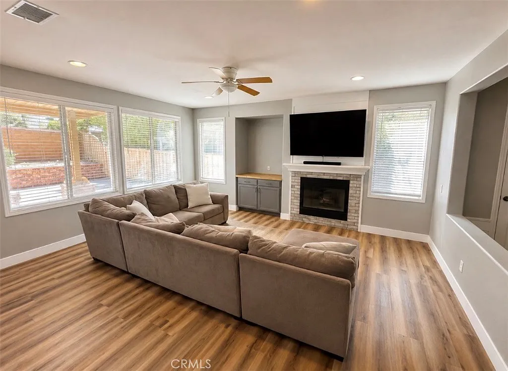 3 bed, 2.5 bath, 1712 sqft, $3,000 — Photo 2