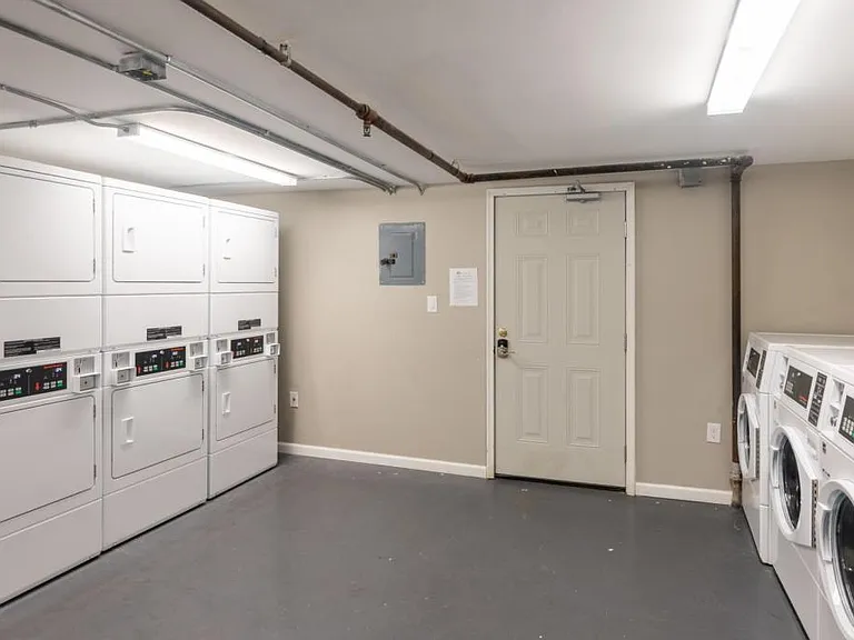 1750 N Green St #21 — Photo 7
