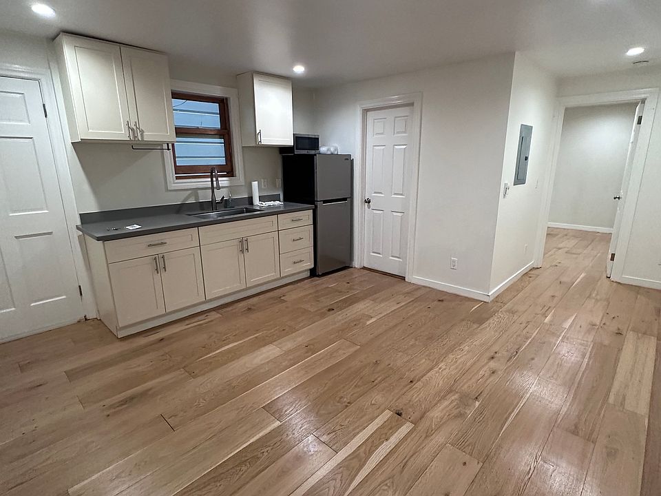 1st image of 19 Jasper Pl #A