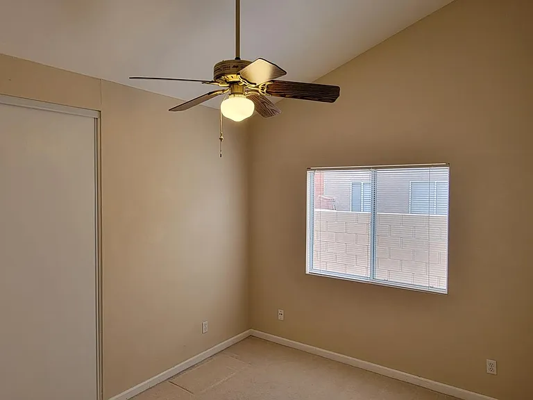 3143 Mariposa Ave — Photo 11