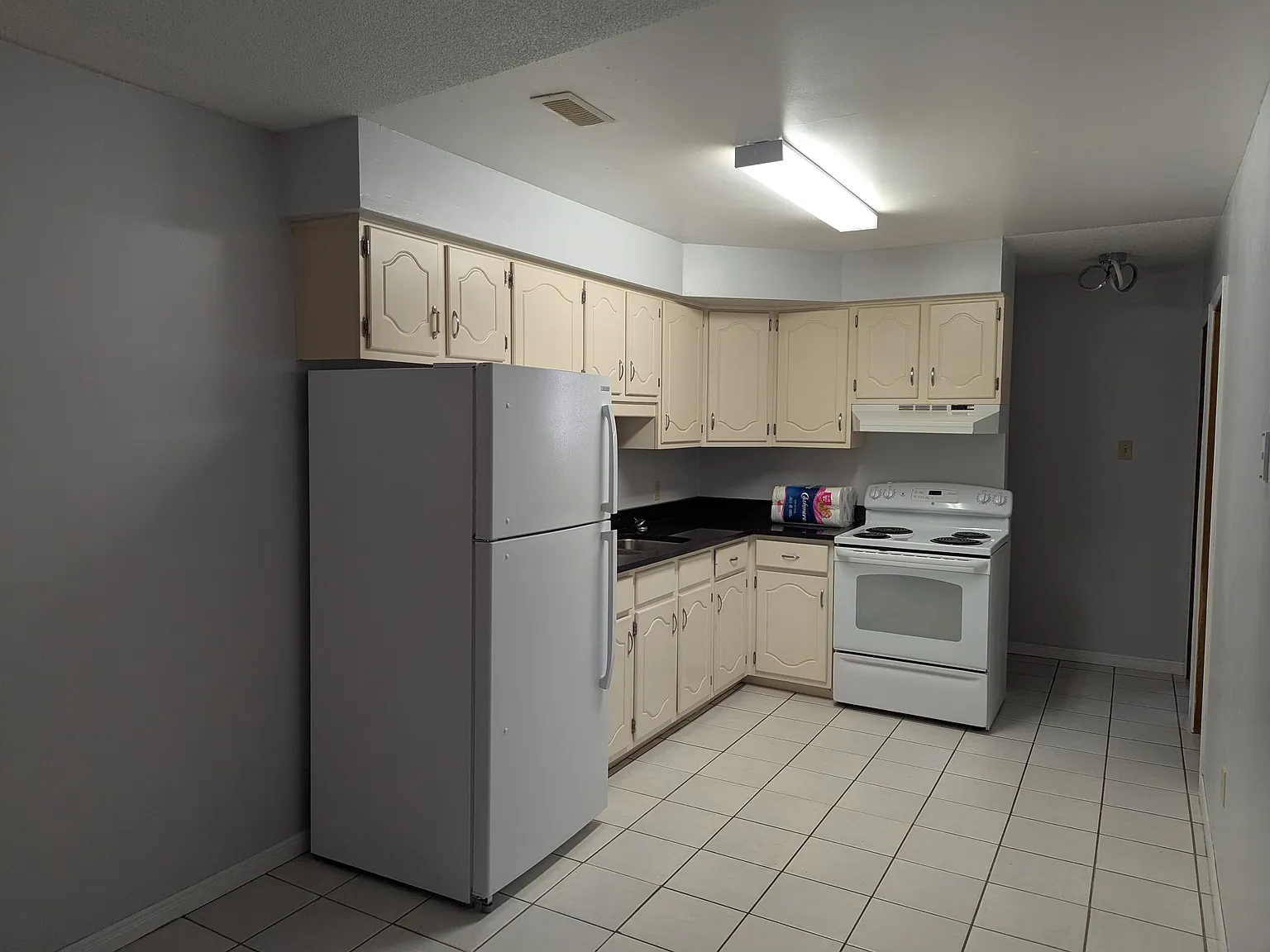 2 bed, 1000 sqft, $1,600 — Photo 4
