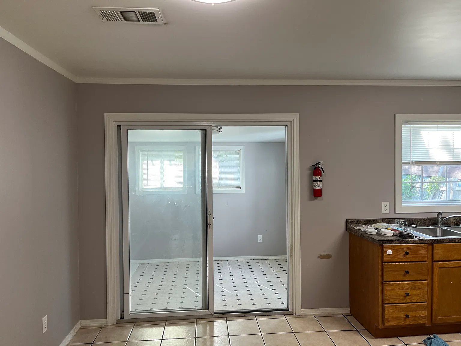3 bed, 1400 sqft, $1,050 — Photo 4