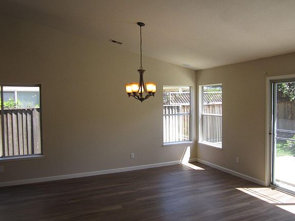 4th image of 631 Del Mar Dr