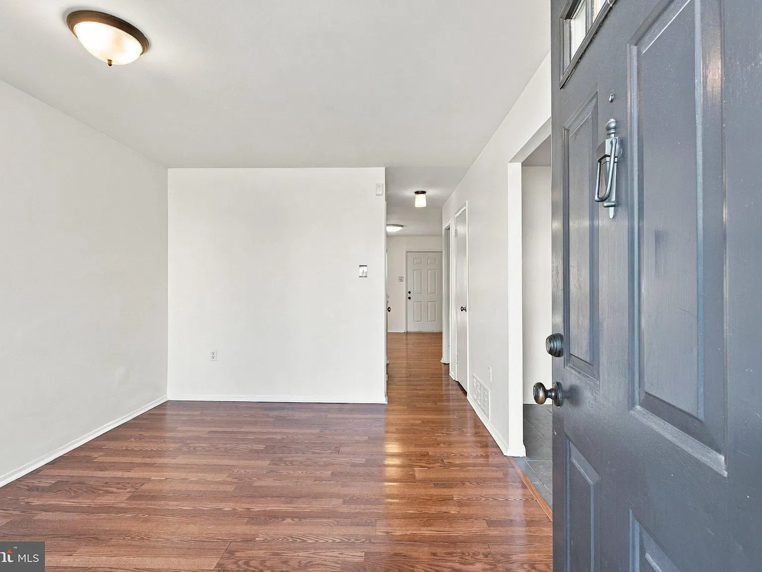 2 bed, 1.5 bath, 1156 sqft, $2,100 — Photo 3