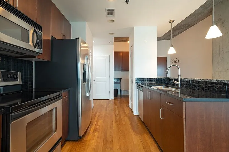 1 bed, 1.0 bath, 779 sqft, $2,200 — Photo 4