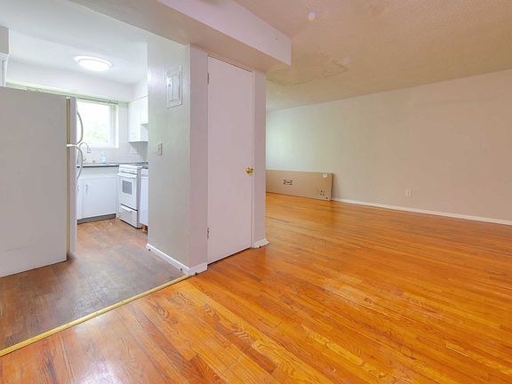 5th image of 3508-10 Russell Ave #9