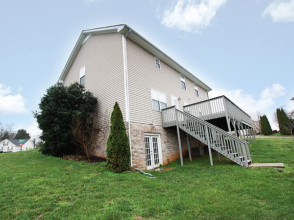 4th image of 711 Meadowgate Ln