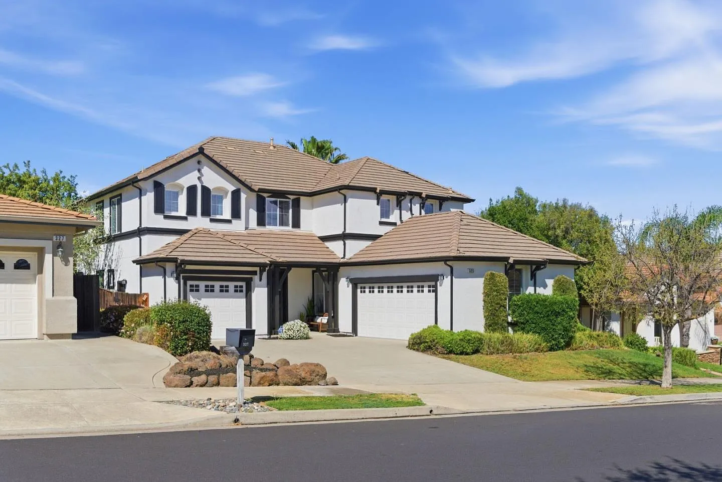 325 Pebble Beach Dr photo 1