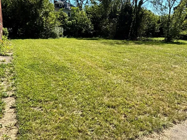 323 Tuxedo St, Highland Park, MI 48203