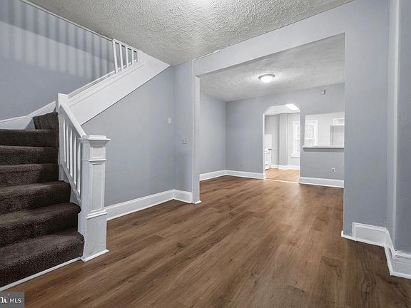 5th image of 2130 Aiken St