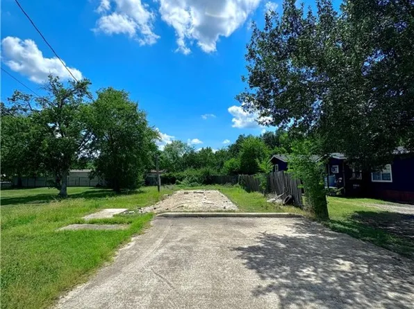 1505 Red Oak St, Bryan, TX 77803
