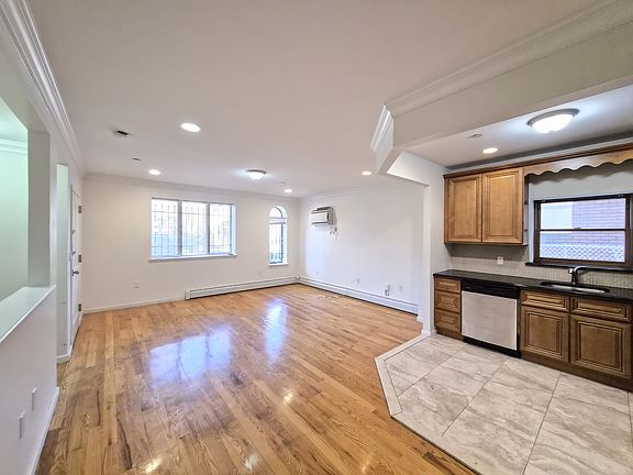 3rd image of 127 Bay 28th St #1-A