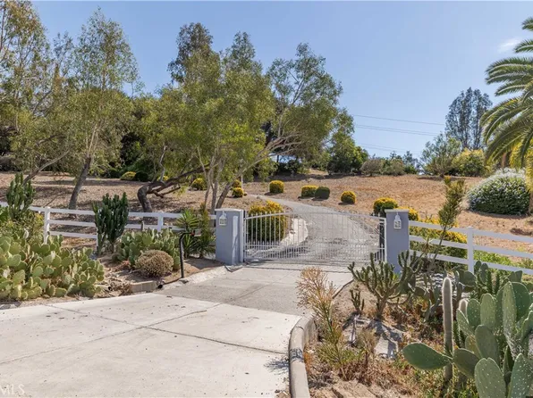 1581 Sycamore Dr, Fallbrook, CA 92028