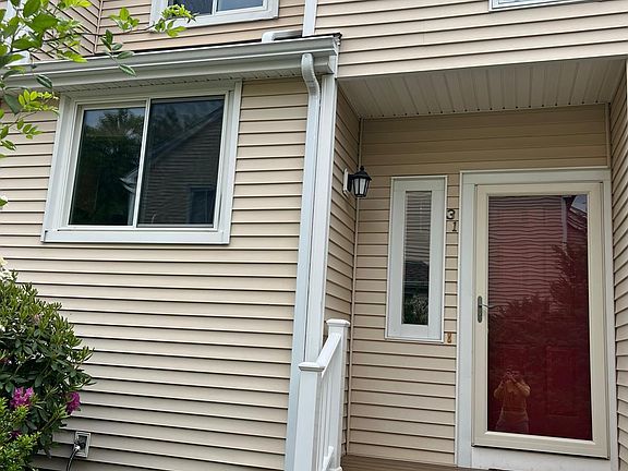 3rd image of 31 Gaslight Ln