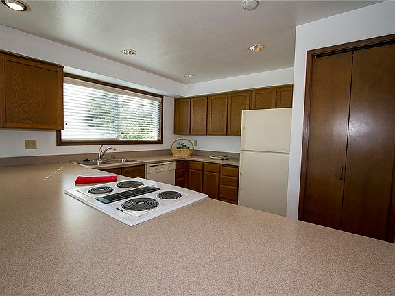 3rd image of 15670 NE 70th Ct #15670
