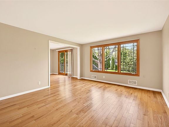 2nd image of 1733 Kirk Rd S