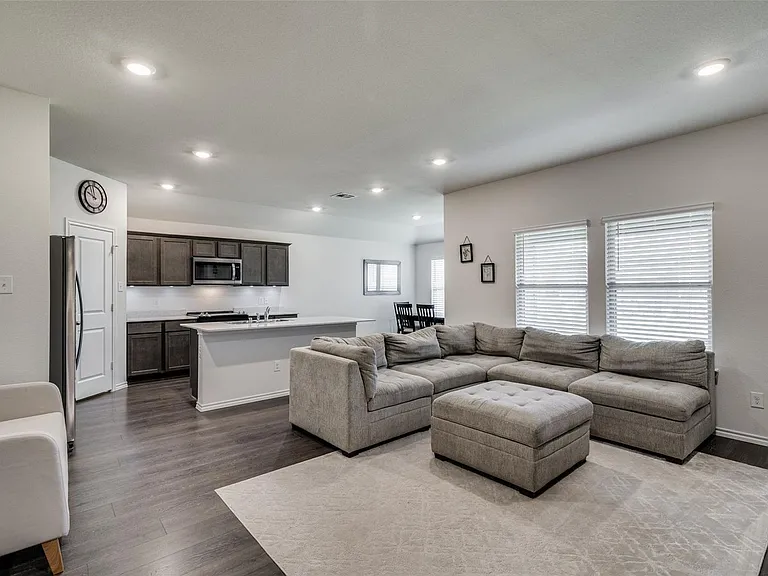 2117 Croton Ave — Photo 2