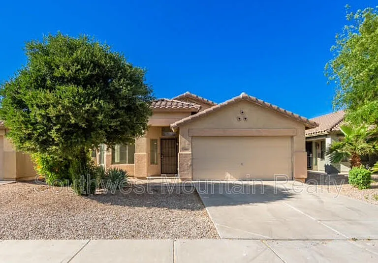 1140 W Oak Tree Ln — Photo 2