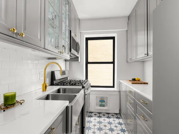 227 East 57th Street image 3 of 8