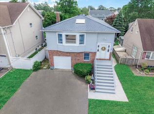3832 Hickory St, Seaford, NY 11783