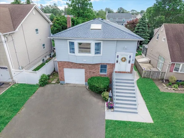 3832 Hickory Street, Seaford, NY 11783