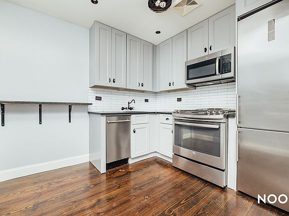 4th image of 1027 President St APT 2B