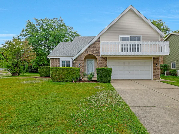 1087 Amberwood Dr, Crystal Lake, IL 60014