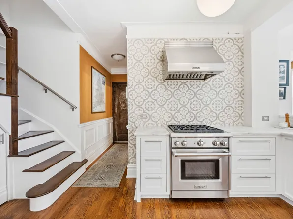 136 East 36th Street image 9 of 26