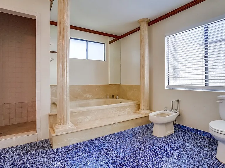 1307 Mackay Ln — Photo 37