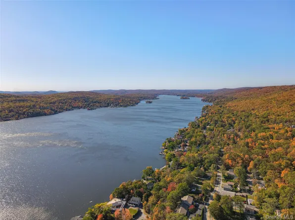 1 Scotts Way, Greenwood Lake, NY