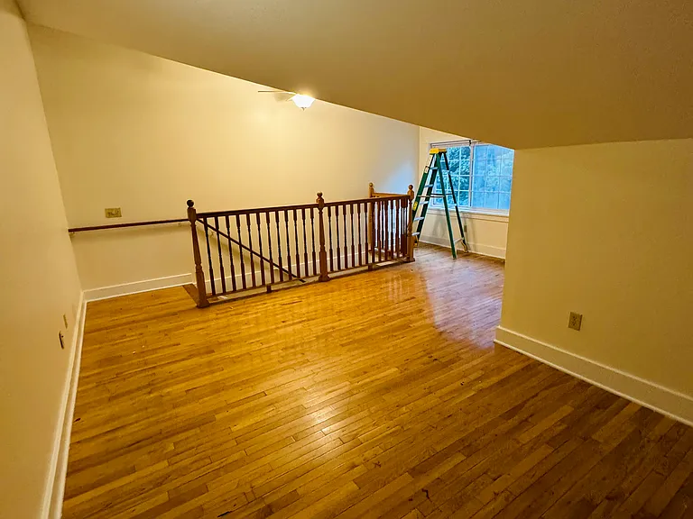 Upstairs livingroom