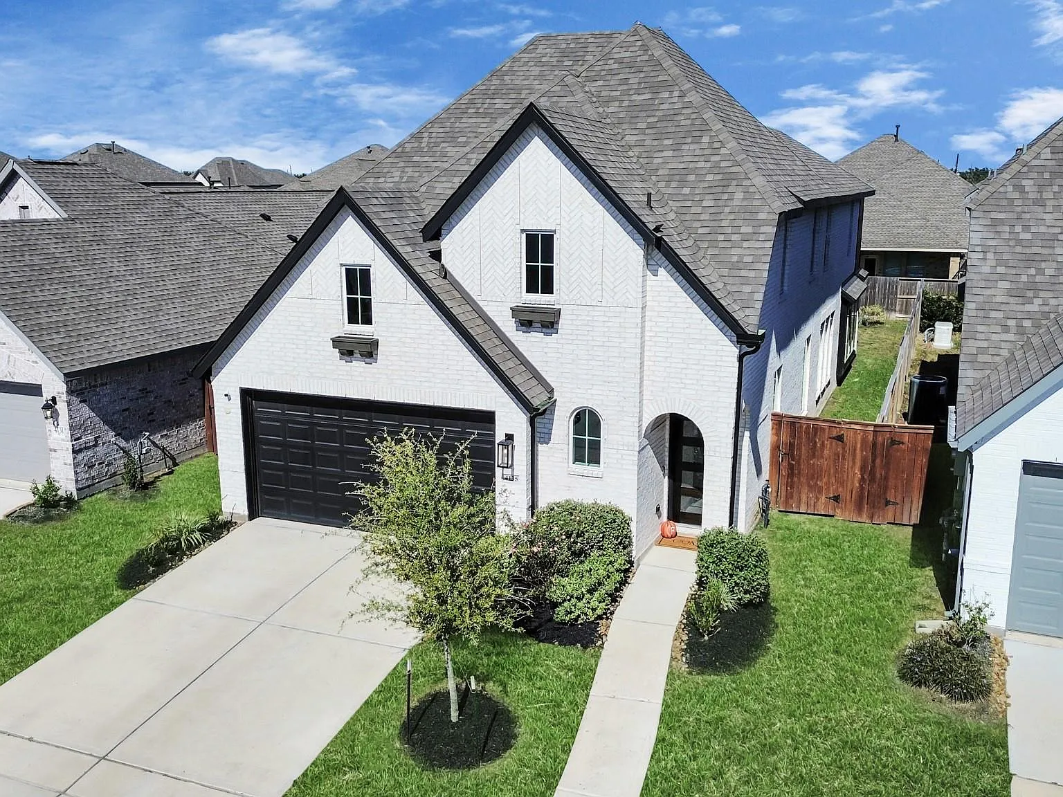 5 bed, 3.0 bath, 2649 sqft, $3,875 — Photo 3