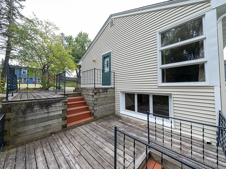 1140 Evergreen Ln N — Photo 33