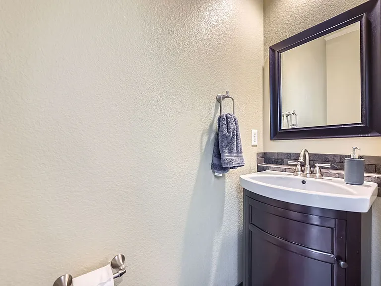 2524 Lexington St — Photo 13