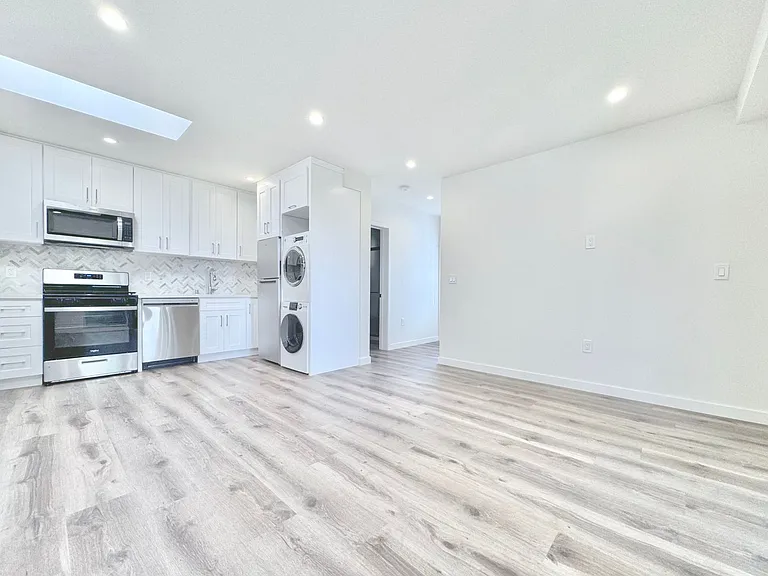 4244 Inglewood Blvd — Photo 2