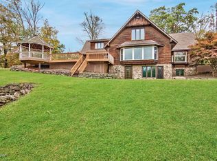 203 Peggy Runway Rd, Beach Lake, PA 18405