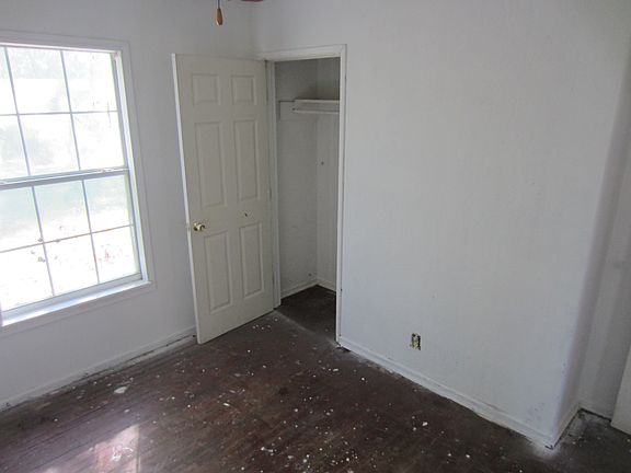 5th image of 214 E Fairview Dr