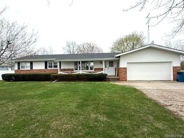 2070 Suzanne Dr, Swartz Creek, MI 48473