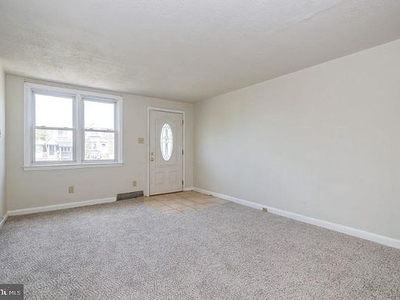 4th image of 2206 Lynn Blvd