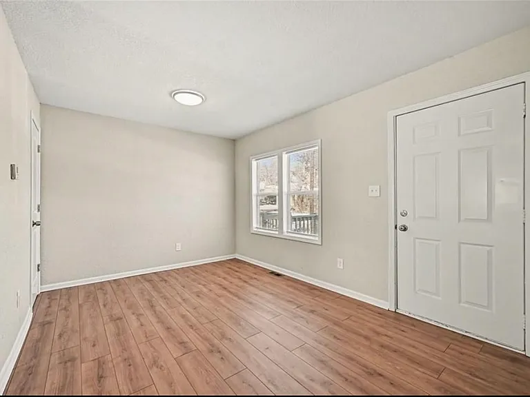 1137 Oakland Ave #1 — Photo 2