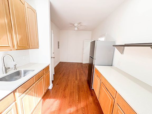 2nd image of 304 Eckford St Floor 2