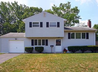 15 Garrett Pl, New Monmouth, NJ 07748